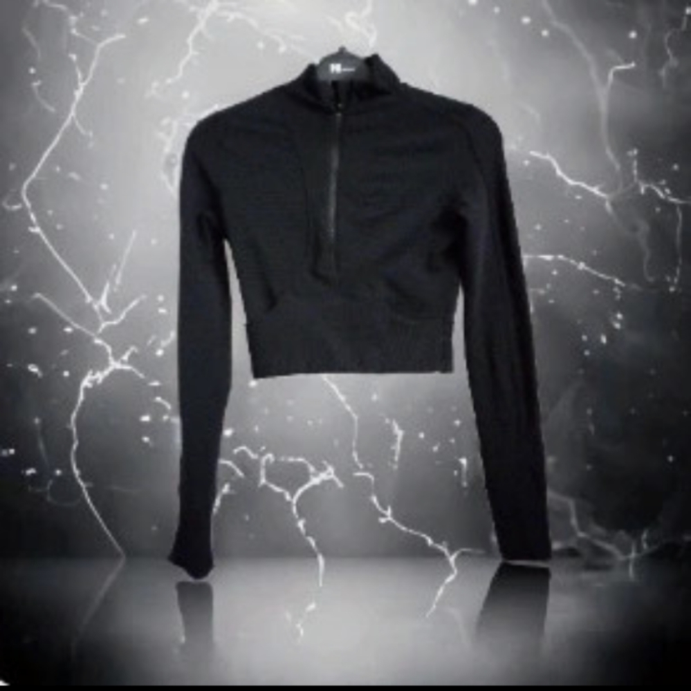 Dance jacket with front pockets and thumb holes